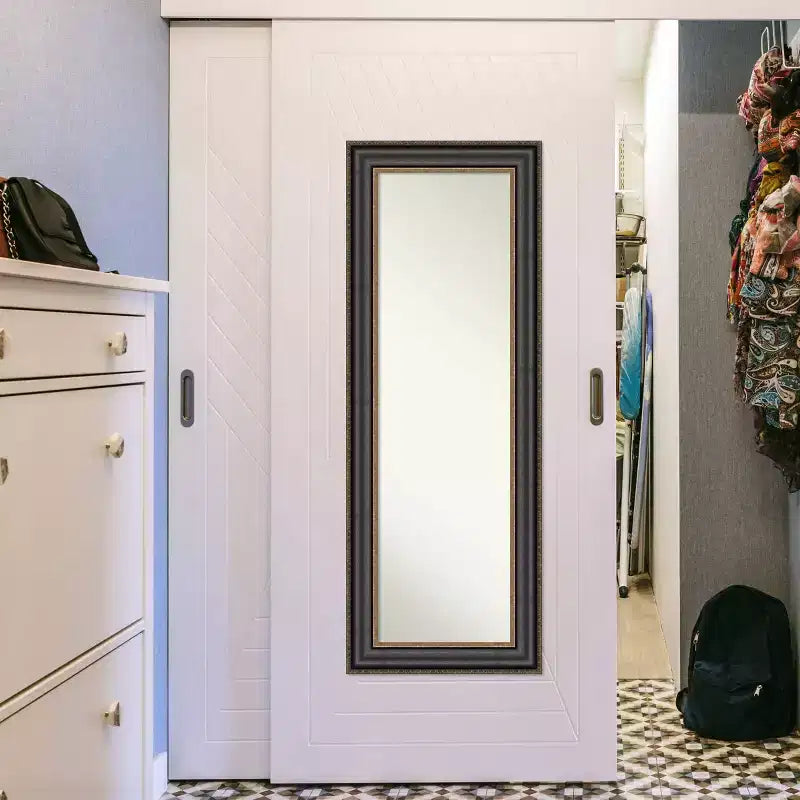 Miroir pleine longueur encadré noir pour porte - : Cadre en polystyrène, fixation murale ou à la porte