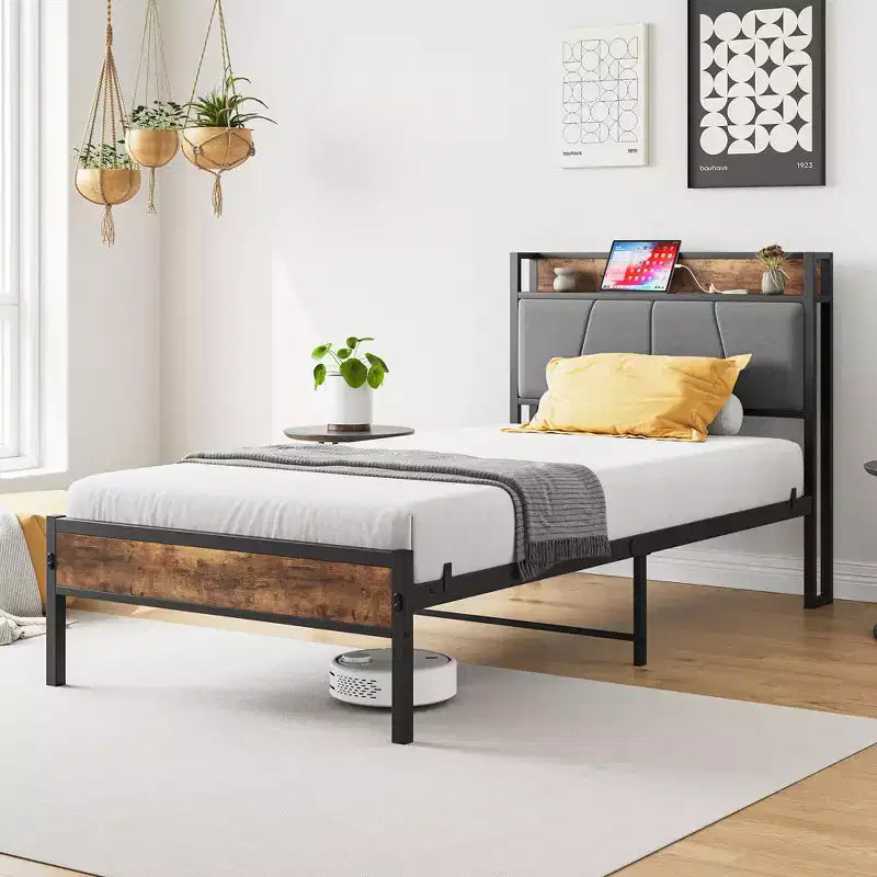 Cadre de lit double avec tête de lit de rangement, plateforme de lit en bois massif avec station de charge pour chambre à coucher, marron