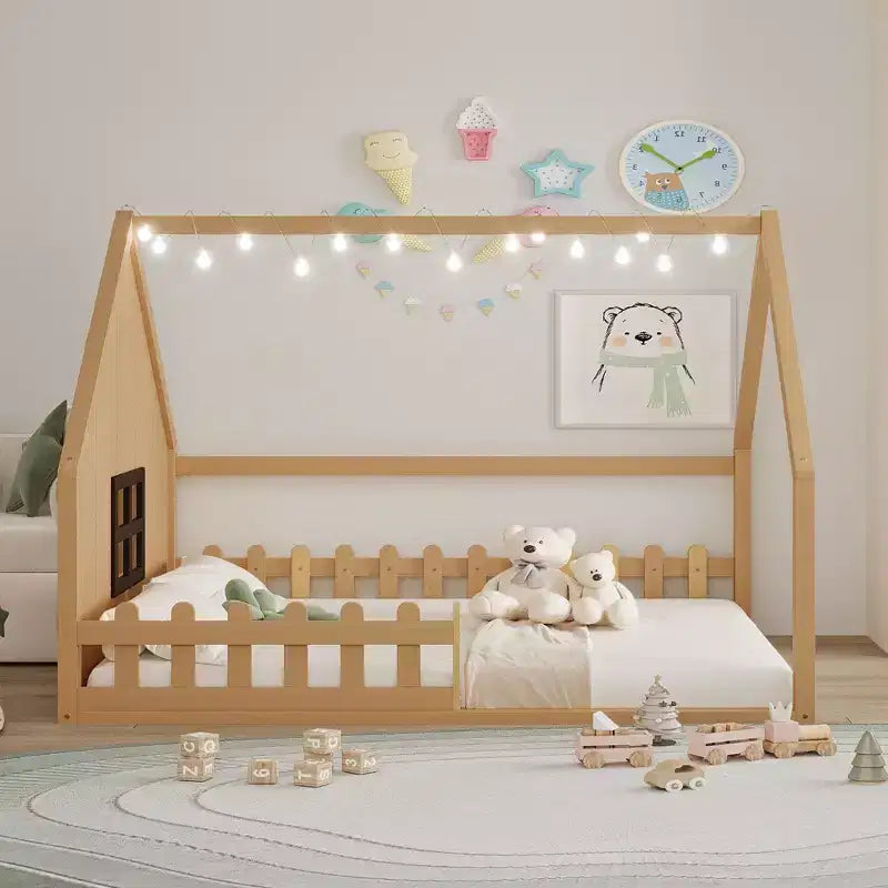 Cadre de lit double avec tête de lit de rangement, lit plateforme en bois massif avec fenêtre et clôture pour chambre à coucher, naturel