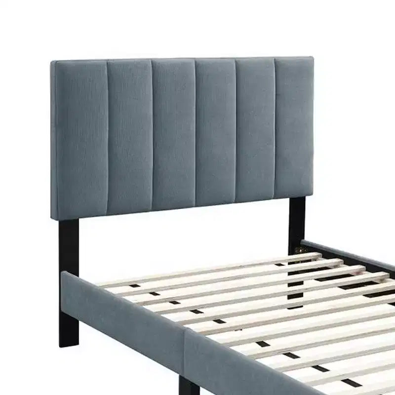 Grand lit, capitonnage capitonné en lin gris clair doux